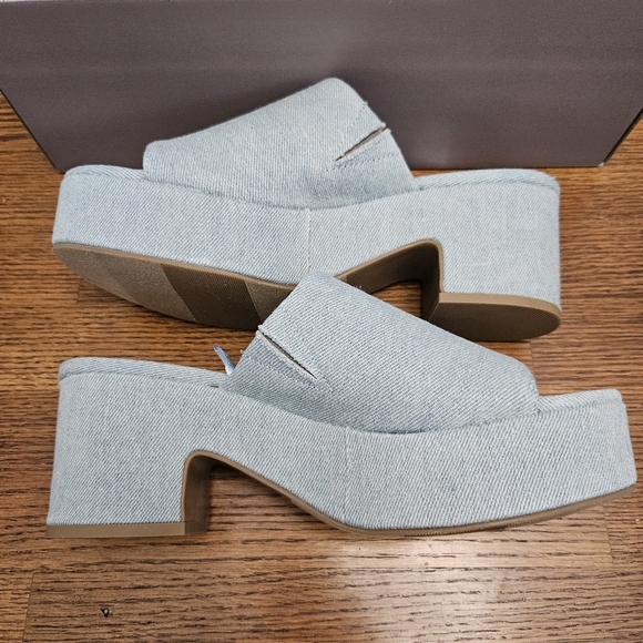 Women's Light Blue Denim "Misty" Slip on sandals Chunky Heel 8M NWT - Picture 6 of 9